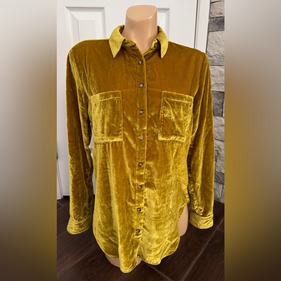 Anthropologie Maeve Karina Velvet Button Down Shirt in Gold Size 0 OB1057701 - Picture 2 of 16